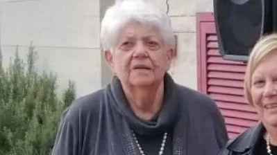 Manuela Bini è da tanti anni alla guida dell’associazione «Auser-Filo d’argento» che ha sede al centro «La Rosa bianca» in via Bernini al quartiere Africa Manuela Bini è da tanti anni alla guida dell’associazione «Auser-Filo d’argento» che ha sede al centro «La Rosa bianca» in via Bernini al quartiere Africa