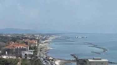 All’ex colonia Ugo Pisa per il circolo ora ci sono «. scatoloni tipo Amazon» All’ex colonia Ugo Pisa per il circolo ora ci sono «. scatoloni tipo Amazon»