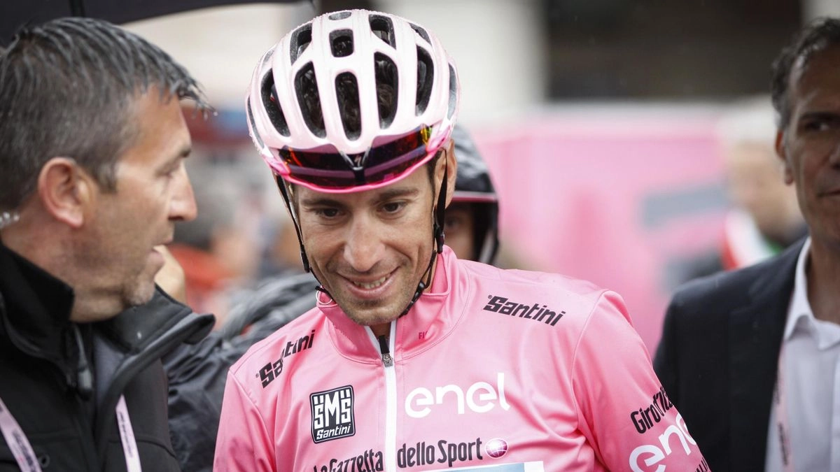 Vincenzo Nibali in maglia rosa Vincenzo Nibali in maglia rosa
