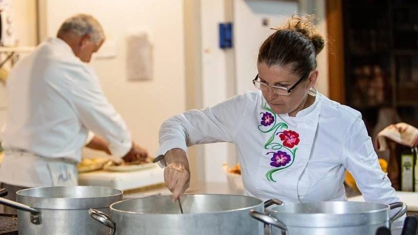Sommario: Ultima serata di "Girogustando" a Campagnatico con la chef pluripremiata Maria Probst e Fabiola Subissati. Connubio tra cucina vegetariana e "a base di ciccia" in un ristorante premiato. Sommario: Ultima serata di "Girogustando" a Campagnatico con la chef pluripremiata Maria Probst e Fabiola Subissati. Connubio tra cucina vegetariana e "a base di ciccia" in un ristorante premiato.