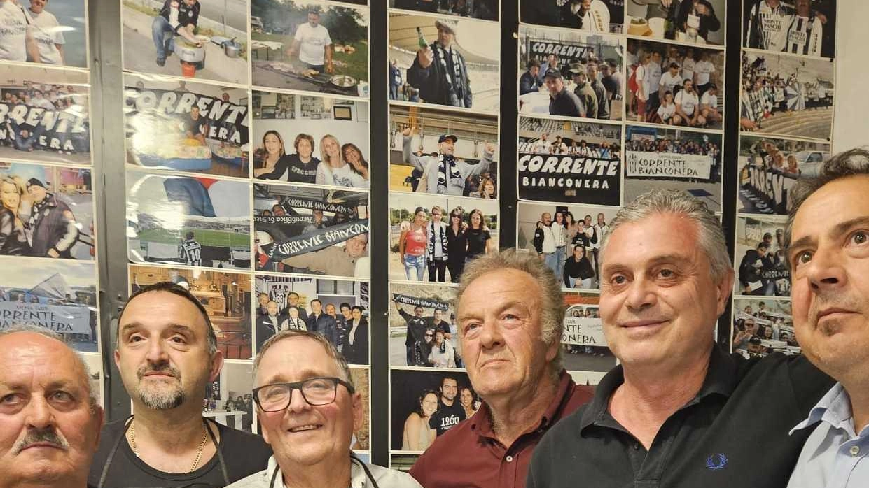 Il Siena Club Corrente Bianconera inaugura la nuova sede con vecchie glorie e tifosi, un punto di ritrovo per la comunità. Il Siena Club Corrente Bianconera inaugura la nuova sede con vecchie glorie e tifosi, un punto di ritrovo per la comunità.