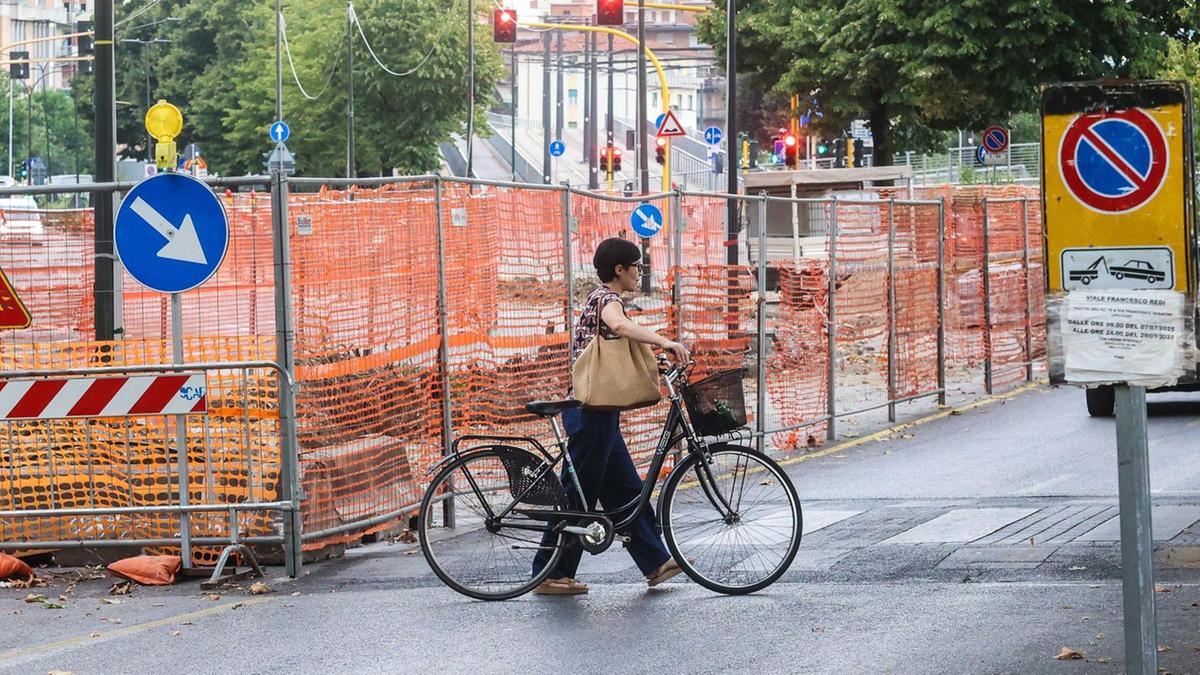 slalom tra i cantieri della citt224 il viaggio da gavinana a novoli ogni due chilometri un intoppo