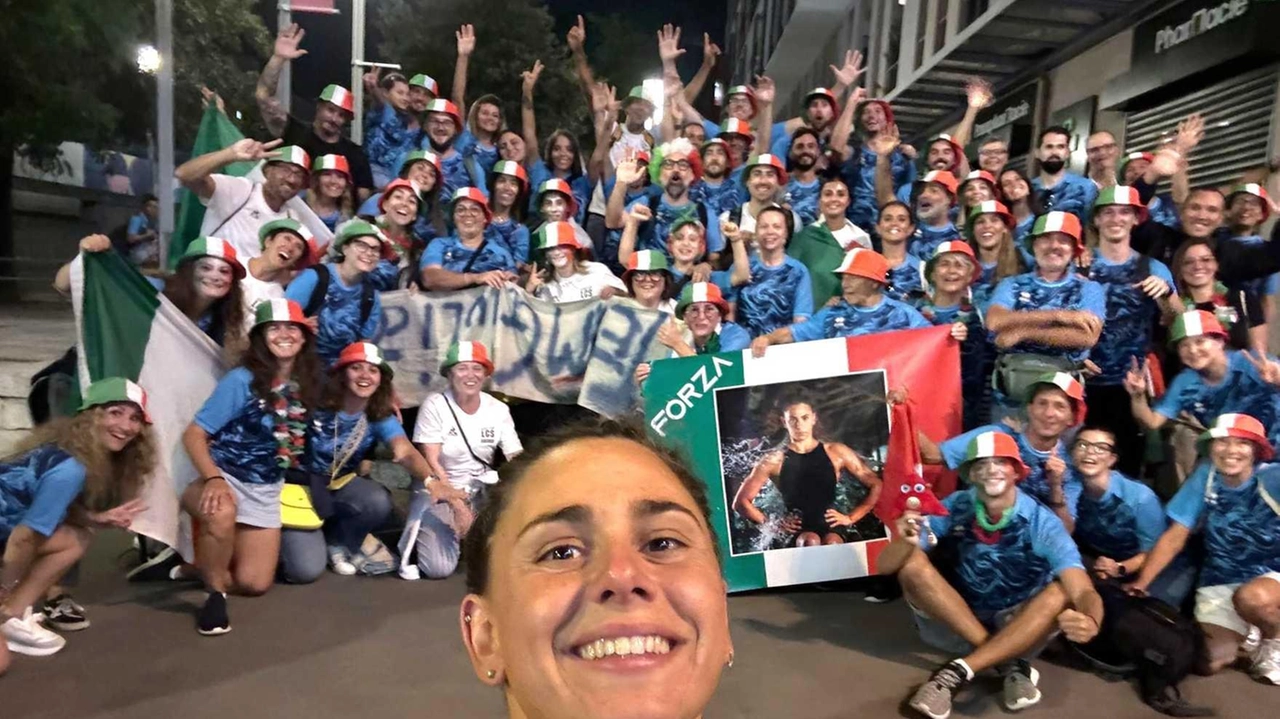 Giulia Ghiretti mostra. l’oro davanti a suoi sostenitori di Parma e di Massa Giulia Ghiretti mostra. l’oro davanti a suoi sostenitori di Parma e di Massa