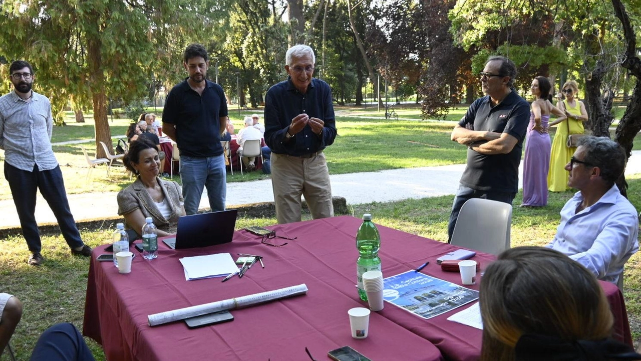 Un momento dello scambio di idee avvenuto in uno dei quattro tavoli tematici sulla candidatura di Massa Capitale della Cultura 2028, che hanno avuto sabato a Villa Rinchiostra un successo anche oltre le aspettative (Foto Paola Nizza) Un momento dello scambio di idee avvenuto in uno dei quattro tavoli tematici sulla candidatura di Massa Capitale della Cultura 2028, che hanno avuto sabato a Villa Rinchiostra un successo anche oltre le aspettative (Foto Paola Nizza)