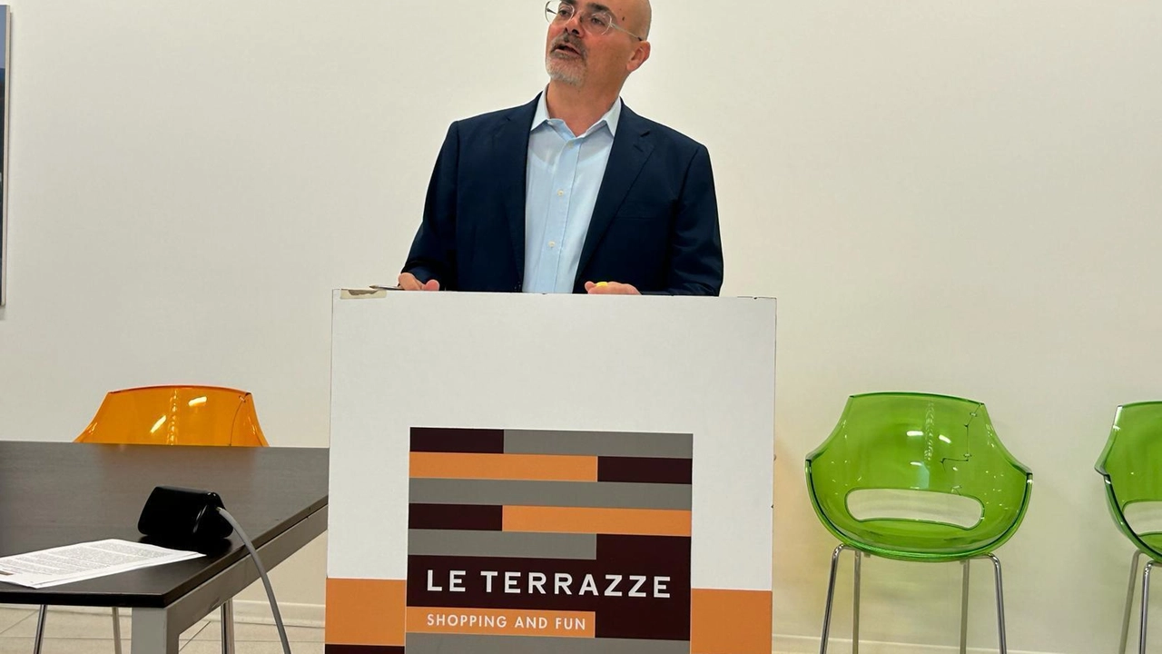 Il centro commerciale Le Terrazze a La Spezia ospita "A Woman's Tale - La Storia di una donna" contro la violenza di genere, con arte e messaggio di rispetto. Il centro commerciale Le Terrazze a La Spezia ospita "A Woman's Tale - La Storia di una donna" contro la violenza di genere, con arte e messaggio di rispetto.