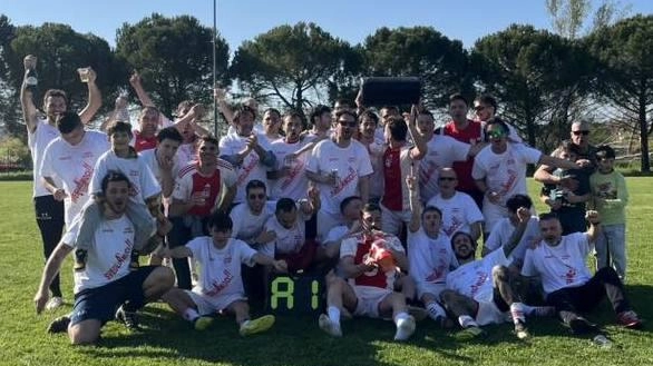 Il gruppo dell’Unione Valdelsa, qui in festa per la vittoria del campionato di A2 e la conseguente promozione in A1, che è in corsa per una clamorosa doppietta Il gruppo dell’Unione Valdelsa, qui in festa per la vittoria del campionato di A2 e la conseguente promozione in A1, che è in corsa per una clamorosa doppietta