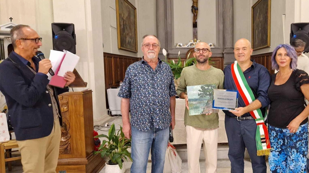 La consegna del premio Marcello Scuffi a David Niccolai La consegna del premio Marcello Scuffi a David Niccolai