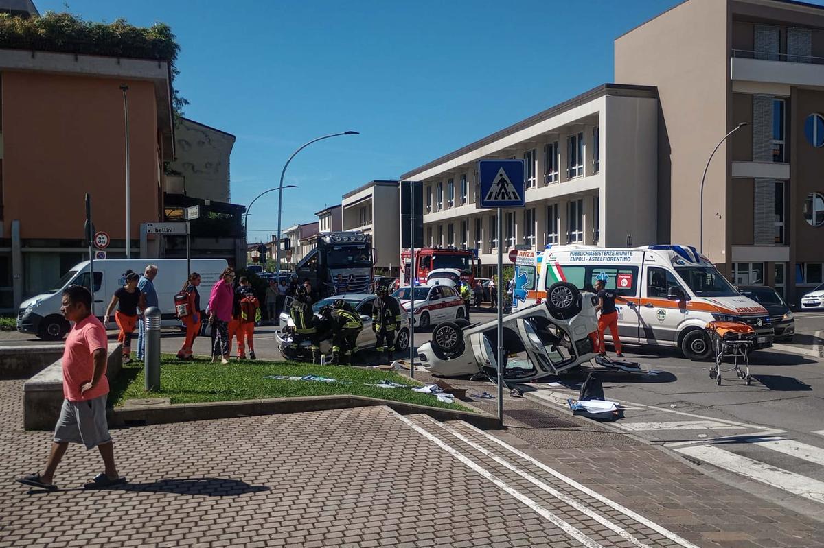 Empoli, grave incidente in centro. Scontro tra due auto: i feriti estratti dalle lamiere