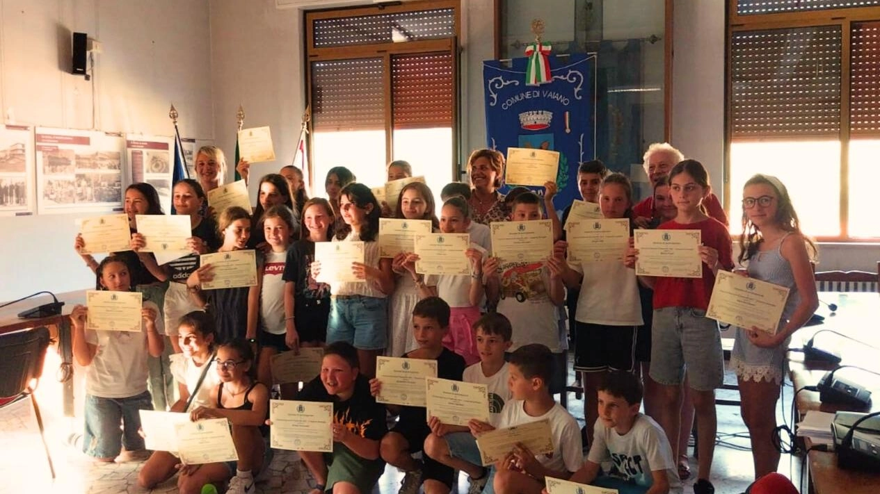 Premio Ponticello: consegnati gli attestati ai partecipanti della nuova "Categoria Germoglio" dedicata ai giovanissimi. Il Comune di Vaiano ha voluto... Premio Ponticello: consegnati gli attestati ai partecipanti della nuova "Categoria Germoglio" dedicata ai giovanissimi. Il Comune di Vaiano ha voluto...