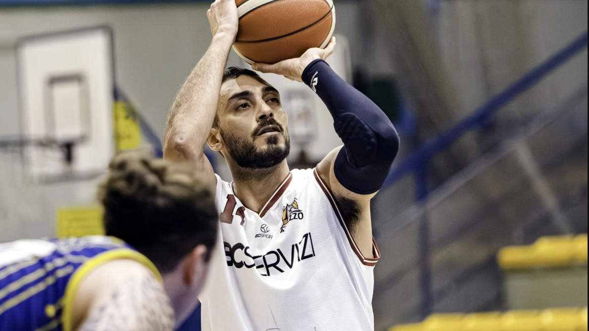 Miachael Lemmi in azione contro Gazzada