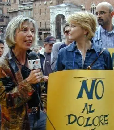 L’addio commosso a Giulia Simi