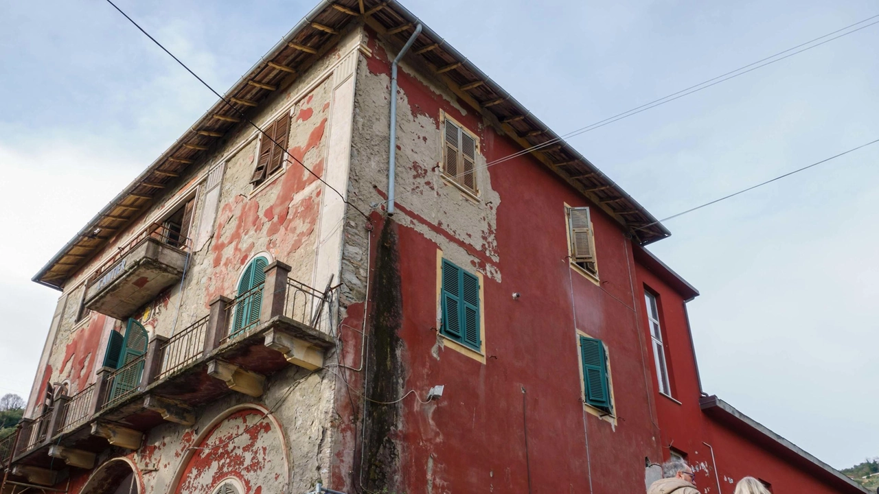 Via ai lavori nell’ex edificio Lombacca: dalla ristrutturazione sarà ricavata anche una foresteria. Oltre tre milioni di investimento per la creazione di un polo che ancora mancava all’appello. Via ai lavori nell’ex edificio Lombacca: dalla ristrutturazione sarà ricavata anche una foresteria. Oltre tre milioni di investimento per la creazione di un polo che ancora mancava all’appello.