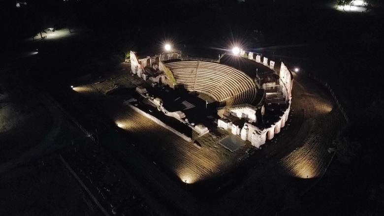 La nuova illuminazione. D’Orazio: «. Il monumento viene recuperato al paesaggio notturno eugubino, un suggestivo squarcio temporale nel passato» La nuova illuminazione. D’Orazio: «. Il monumento viene recuperato al paesaggio notturno eugubino, un suggestivo squarcio temporale nel passato»