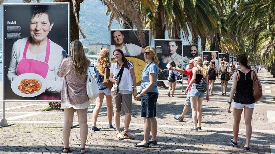 Nel 2006 la campagna pubblicitaria dell’Autorità portuale sui prodotti tipici del territorio. Il ricordo del designer Marco Condotti: "Avevamo in progetto un libro sulle Cinque Terre". Nel 2006 la campagna pubblicitaria dell’Autorità portuale sui prodotti tipici del territorio. Il ricordo del designer Marco Condotti: "Avevamo in progetto un libro sulle Cinque Terre".