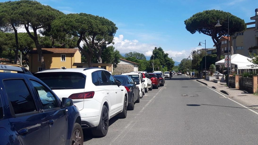 Gli stalli di sosta realizzati nel borgo di Marinella Gli stalli di sosta realizzati nel borgo di Marinella
