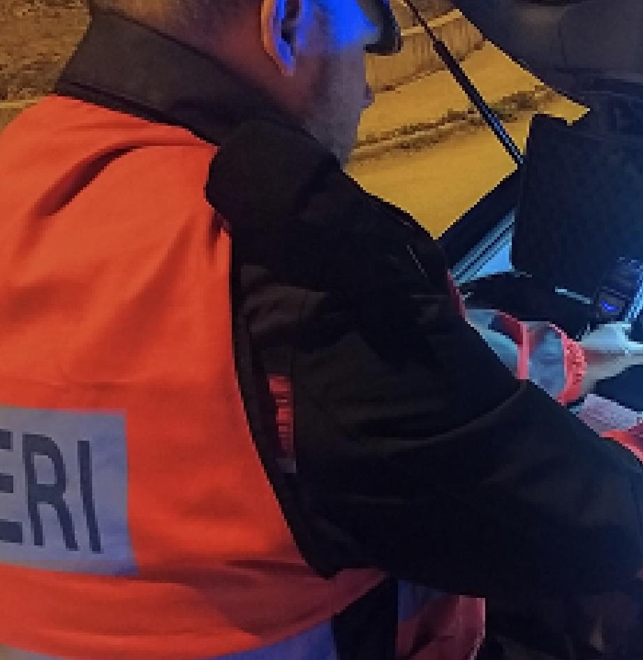 Coltello e droga. Denunciati due giovani Coltello e droga. Denunciati due giovani