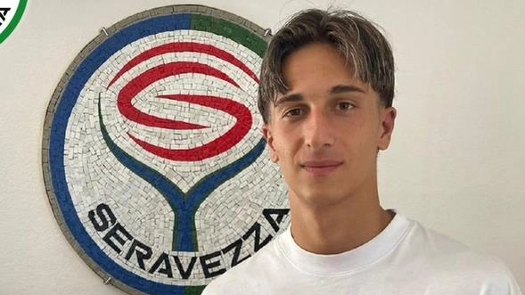 Il nuovo attaccante del Seravezza è Alessio Spatari, classe 2004 dall’Oltrepò... che sarà in ballottaggio fisso con Cupani e col 2006 Vanzulli