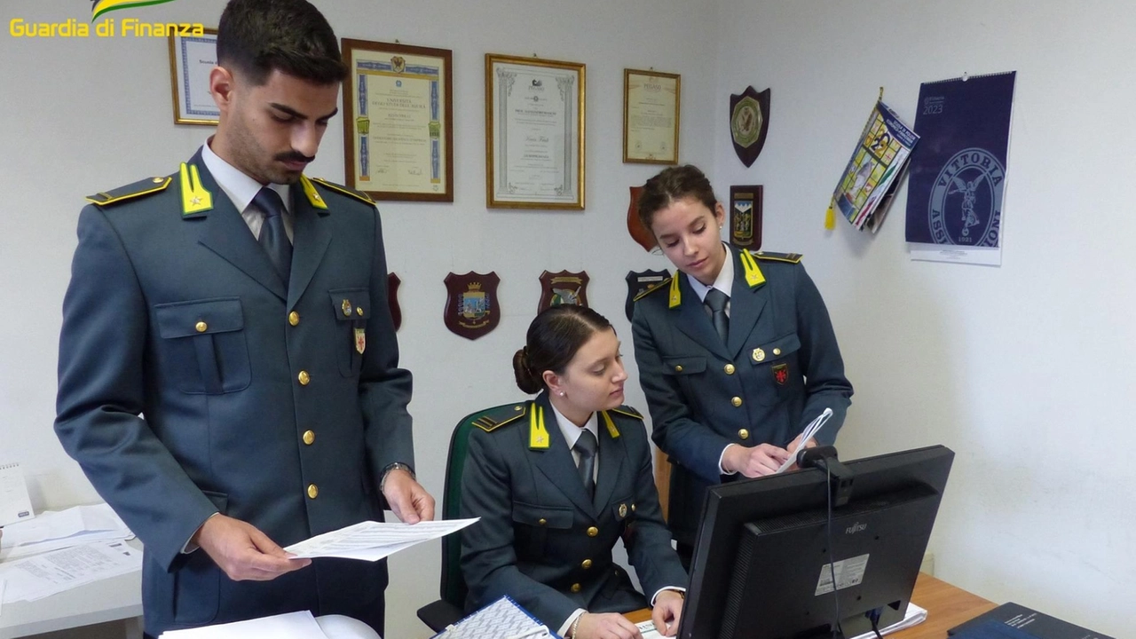 Operazione della guardia di Finanza a Prato, smascherate 164 imprese inesistenti Operazione della guardia di Finanza a Prato, smascherate 164 imprese inesistenti