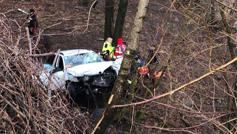 Ieri mattina a Pontepetri si è verificato un drammatico incidente. Ecco due prospettive sul tragico evento. Ieri mattina a Pontepetri si è verificato un drammatico incidente. Ecco due prospettive sul tragico evento.