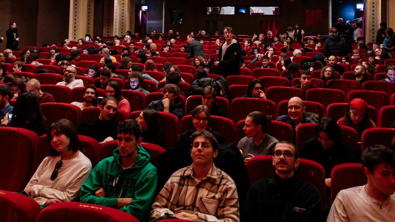 A Siena si avvicina l'apertura dell'Esselunga con due sale cinematografiche al piano superiore. A Sinalunga, Uci cinemas cede il passo a Notorious cinemas, garantendo la continuità delle proiezioni nella provincia. Novità anche per il Nuovo Pendola a Siena, in attesa di riapertura. A Siena si avvicina l'apertura dell'Esselunga con due sale cinematografiche al piano superiore. A Sinalunga, Uci cinemas cede il passo a Notorious cinemas, garantendo la continuità delle proiezioni nella provincia. Novità anche per il Nuovo Pendola a Siena, in attesa di riapertura.
