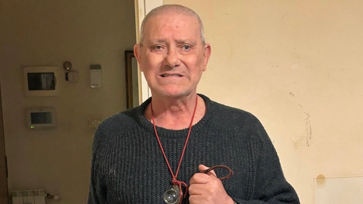 La protesta di Tommaso Saggiomo, disabile fiorentino di 68 anni