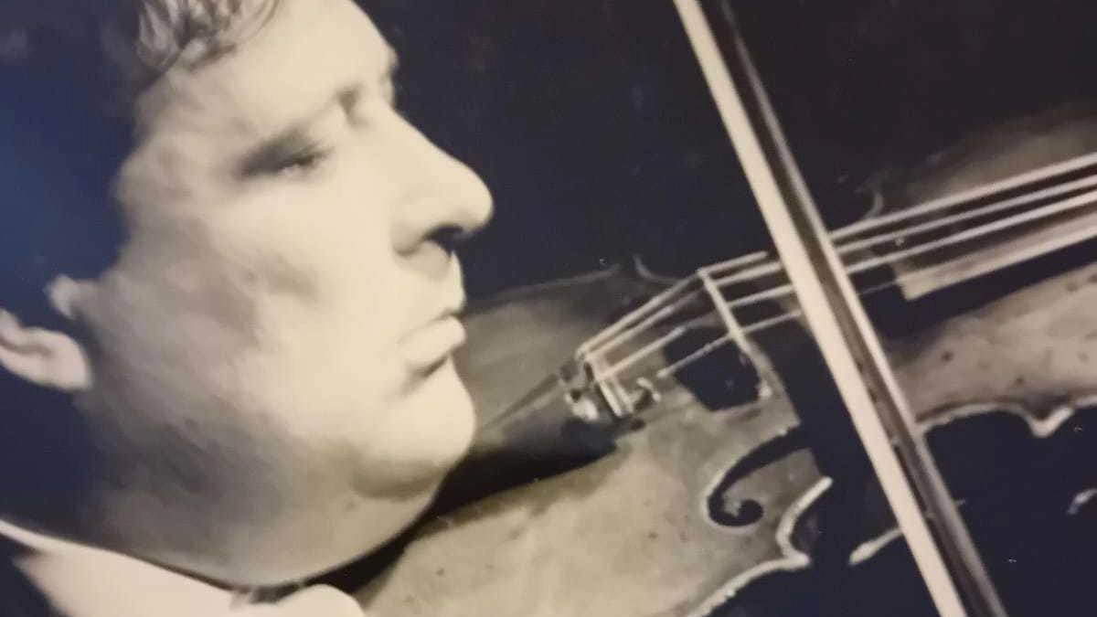 Aveva 88 anni e da tempo era ricoverato alla Rsa Villa Ciocchetti, Giovanni Barsanti, violinista che, nella sua attività concertistica,... Aveva 88 anni e da tempo era ricoverato alla Rsa Villa Ciocchetti, Giovanni Barsanti, violinista che, nella sua attività concertistica,...