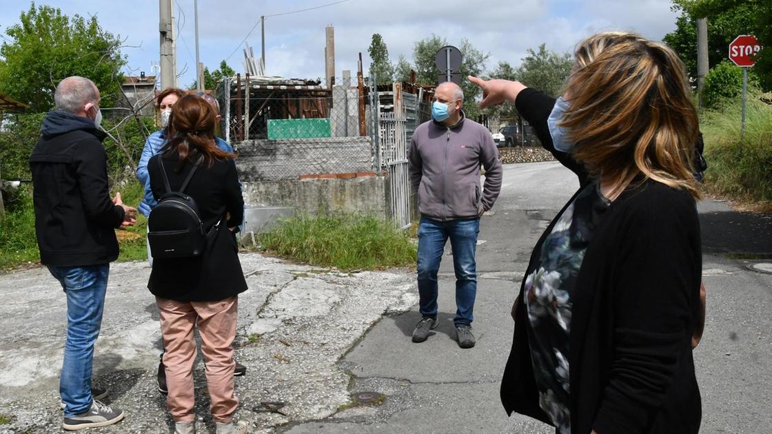 https://www.lanazione.it/image-service/view/acePublic/alias/contentid/YTgyMTI0YmUtNGYyNS00/0/no-variante-aurelia-si-infiamma-la-protesta-incontro-con-i-cittadini-indetto-dal-comitato.jpeg?f=16:9&w=1200&h=630