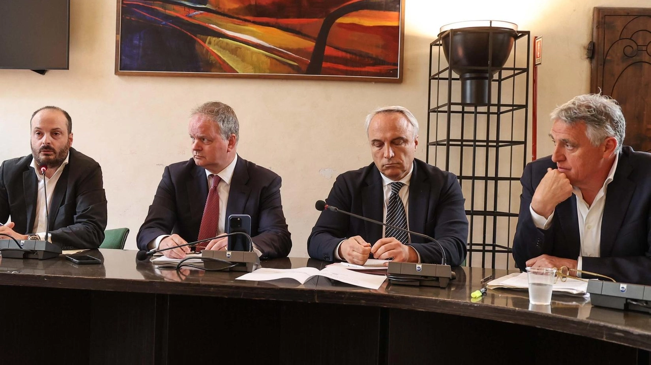 I punti chiave dell’esposto presentato dai cinque consiglieri comunali di opposizione. Tra le pagine anche i lavori allo scambiatore in viale Europa e un colosso del bike sharing. I punti chiave dell’esposto presentato dai cinque consiglieri comunali di opposizione. Tra le pagine anche i lavori allo scambiatore in viale Europa e un colosso del bike sharing.