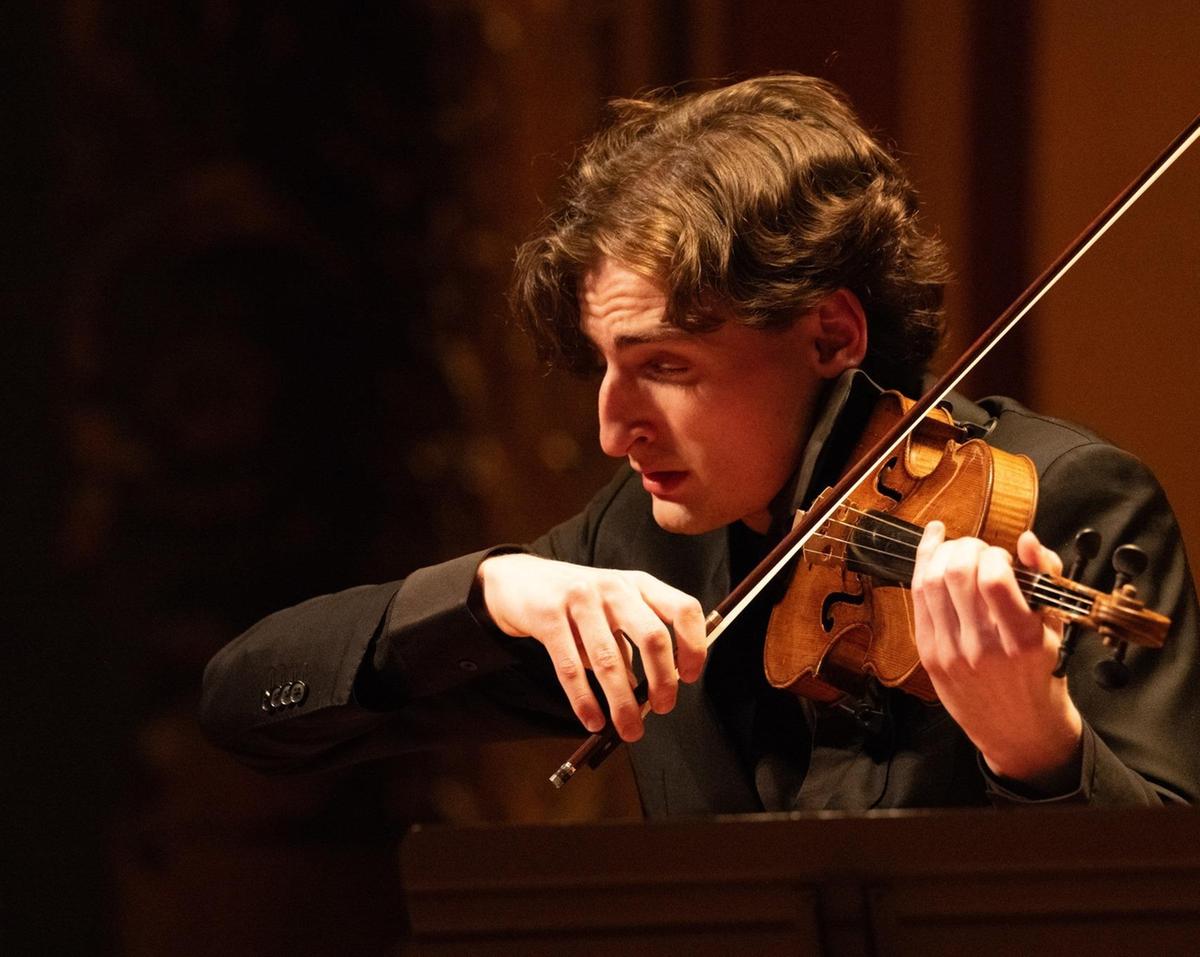 L’eleganza del suono. Il violinista Joshua Brown chiude il “Paganiniano”