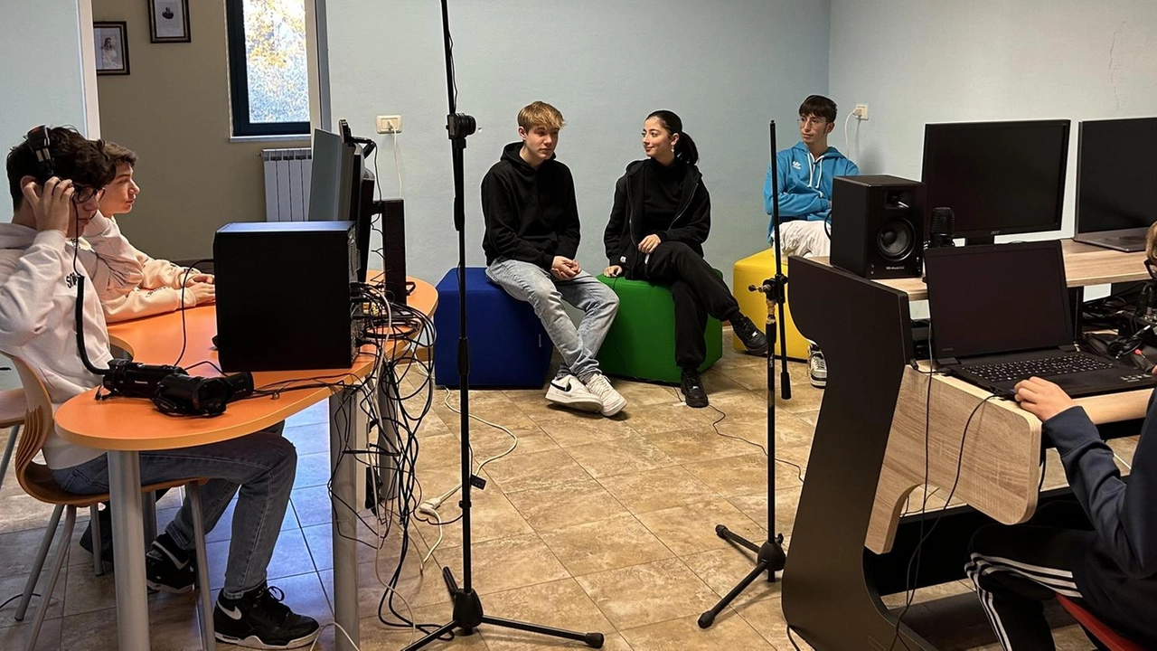 La nuova aula multimediale allestita al liceo classico Leopardi di Aulla La nuova aula multimediale allestita al liceo classico Leopardi di Aulla