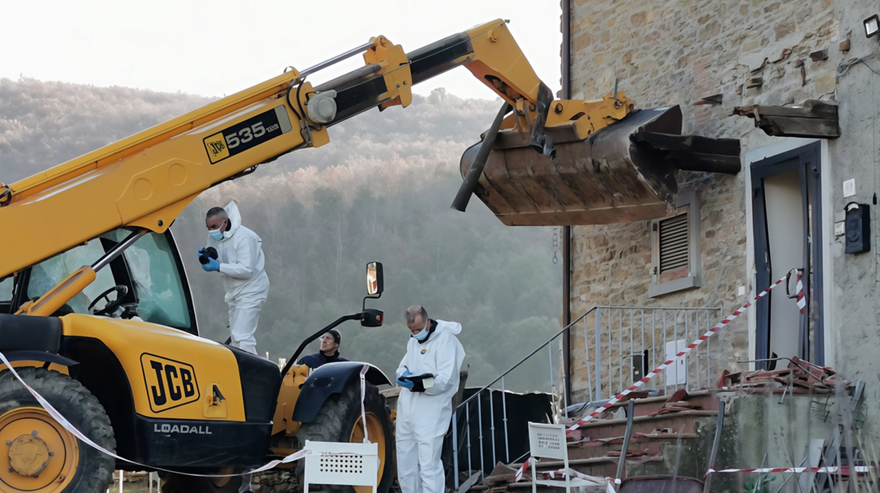 La ruspa con la quale la famiglia di Mugnai venne assalita quella sera La ruspa con la quale la famiglia di Mugnai venne assalita quella sera
