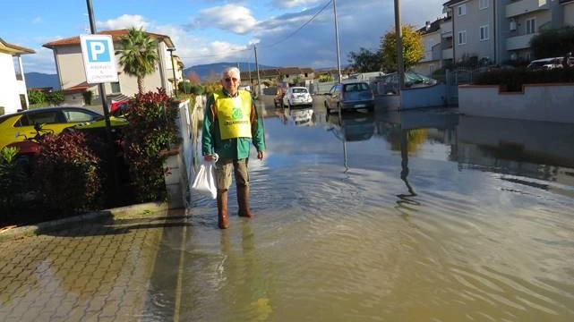 Daniele Manetti, presidente di Legambiente Quarrata, all’indomani dell’alluvione di un anno fa che ha messo in ginocchio la Piana Daniele Manetti, presidente di Legambiente Quarrata, all’indomani dell’alluvione di un anno fa che ha messo in ginocchio la Piana