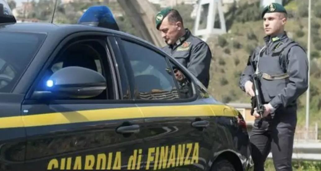 Si finge maresciallo della Finanza per truffare un agriturismo: ma è un pluripregiudicato, denunciato Si finge maresciallo della Finanza per truffare un agriturismo: ma è un pluripregiudicato, denunciato