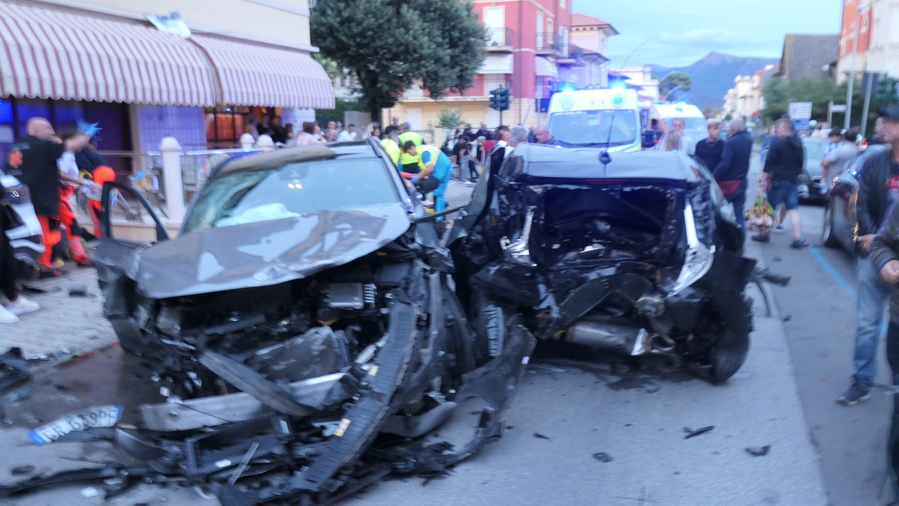 Il terribile incidente di Lido di Camaiore (Foto Umicini)