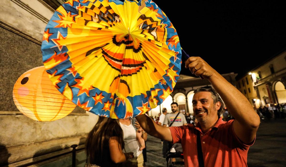 Ona ona, torna la bella rificolona. Festa di popolo e di fede vissuta. Show in Santissima Annunziata Ona ona, torna la bella rificolona. Festa di popolo e di fede vissuta. Show in Santissima Annunziata