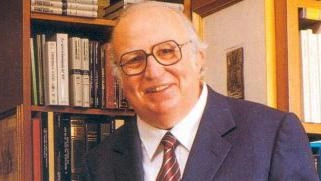 Uno scatto di Giovanni Spadolini nella sua casa a Pian dei Giullari Uno scatto di Giovanni Spadolini nella sua casa a Pian dei Giullari
