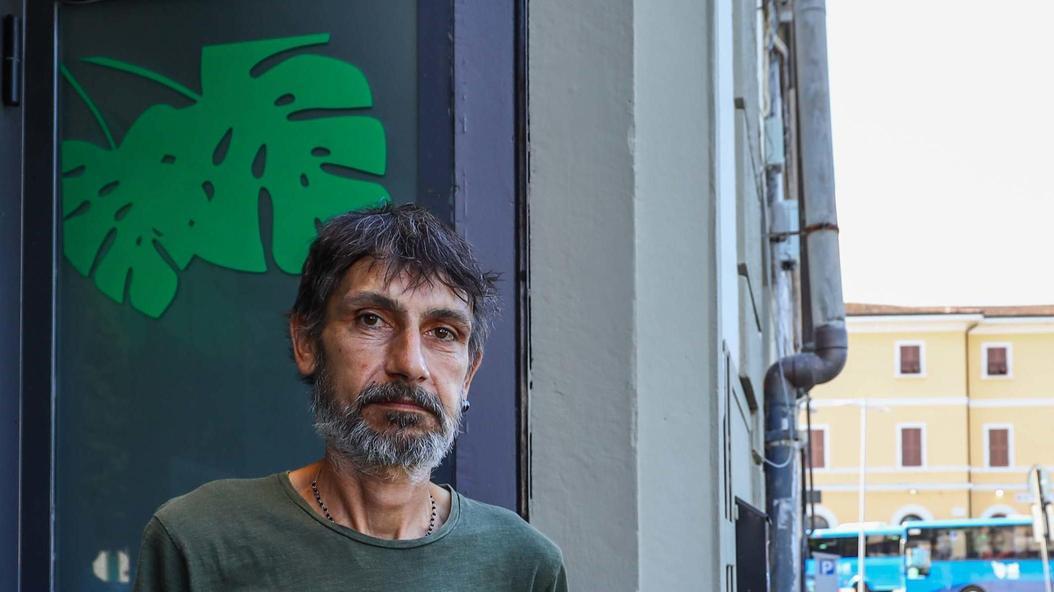 Informazione al centro. L’edicola in zona stazione: "Giornali e tanti servizi" Informazione al centro. L’edicola in zona stazione: "Giornali e tanti servizi"