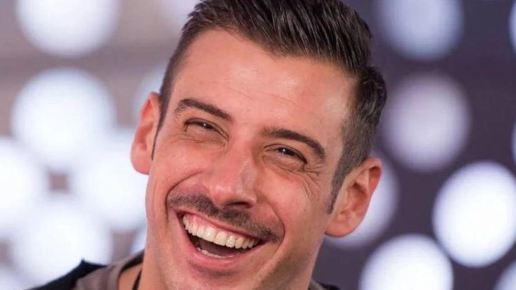 Il cantautore Francesco Gabbani si esibirà il 16 agosto in collaborazione con la Leg di Sandro Giacomelli Il cantautore Francesco Gabbani si esibirà il 16 agosto in collaborazione con la Leg di Sandro Giacomelli