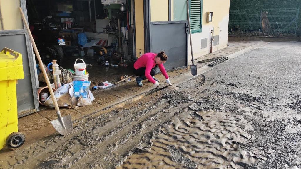 Tante candele alle finestre. Per non dimenticare il disastro dell’alluvione Tante candele alle finestre. Per non dimenticare il disastro dell’alluvione