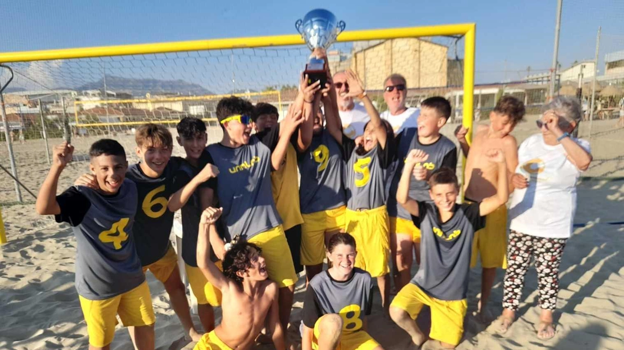 È iniziata la stagione di calcio da spiaggia e, come da tradizione, è stata la Carlo Romani Cup ad... È iniziata la stagione di calcio da spiaggia e, come da tradizione, è stata la Carlo Romani Cup ad...