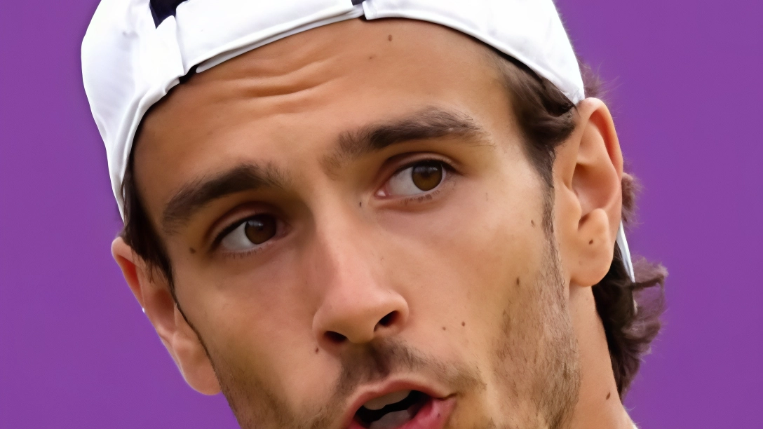 Inizia da Hong Kong la nuova stagione di Lorenzo Musetti (nella foto), il giovane tennista carrarese che riparte dalla 17esima... Inizia da Hong Kong la nuova stagione di Lorenzo Musetti (nella foto), il giovane tennista carrarese che riparte dalla 17esima...
