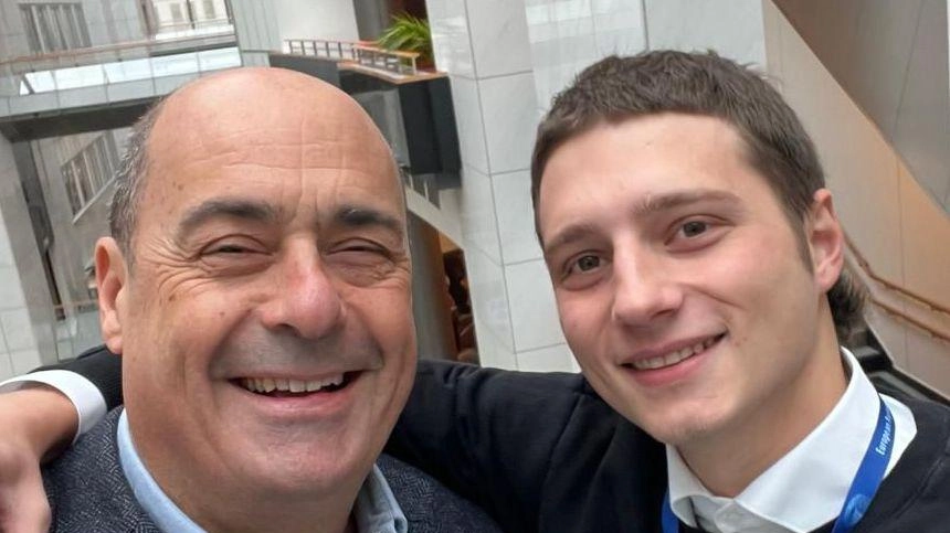 Mattia Ciappi il giovane consigliere comunale di Poggibonsi, venticinque anni una laurea in Giurisprudenza, insieme. a Nicola Zingaretti, capodelegazione del Partito democratico a Bruxelles Mattia Ciappi il giovane consigliere comunale di Poggibonsi, venticinque anni una laurea in Giurisprudenza, insieme. a Nicola Zingaretti, capodelegazione del Partito democratico a Bruxelles