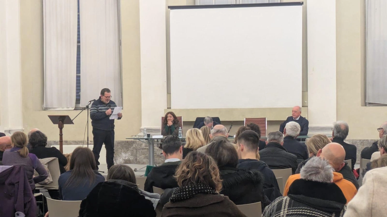 Daniela è reumatologa, è suo il primo intervento dopo la disamina dell’assessore regionale Simone Bezzini al convegno che si è...
