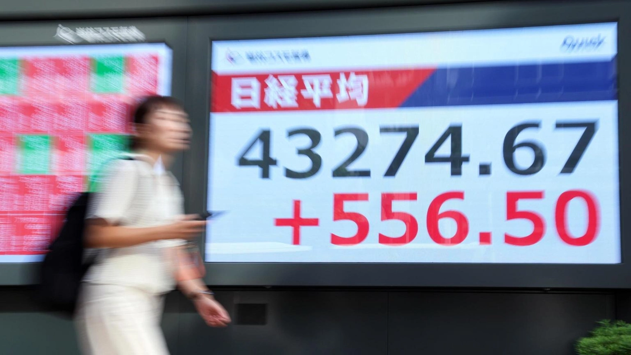 Nikkei aggiorna record di sempre, yen debole