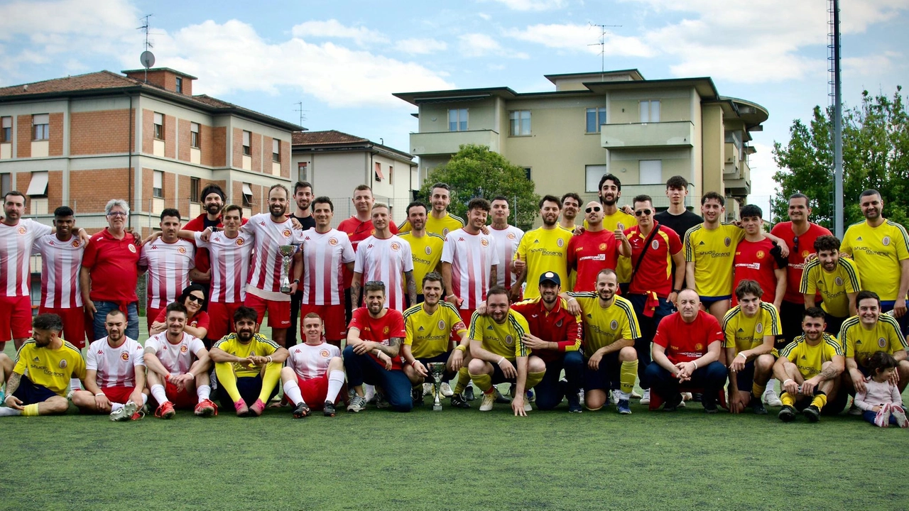Foto di gruppo dei partecipanti al triangolare benefico Foto di gruppo dei partecipanti al triangolare benefico