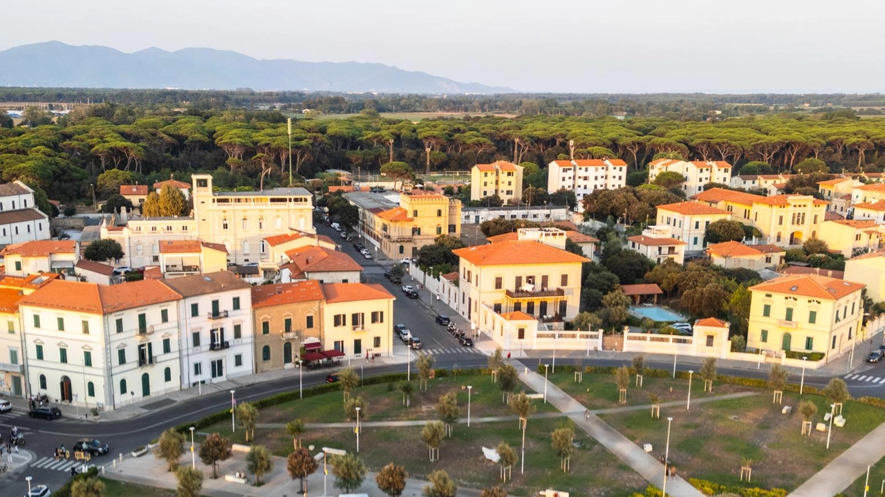 L’anima di Marina di Pisa sintetizzata in poco più di cento pagine. Sabato alle 18.15 nel locale "In Villa",... L’anima di Marina di Pisa sintetizzata in poco più di cento pagine. Sabato alle 18.15 nel locale "In Villa",...