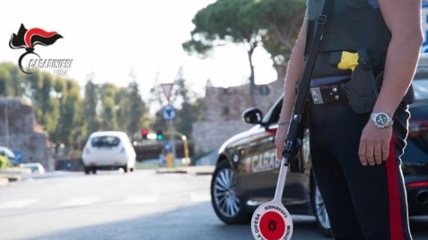Una pattuglia dei carabinieri (foto di repertorio) Una pattuglia dei carabinieri (foto di repertorio)