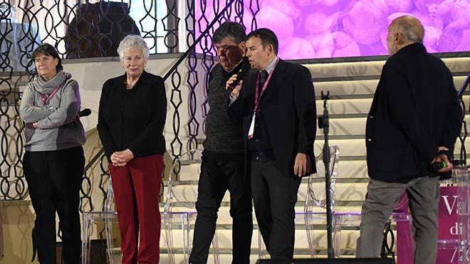 Alla tenuta Il Borro un panel sul settore tra consorzi, regole e cambiamento climatico . Su Raitre in onda ’Divine’: racconti tra Toscana e Lazio. Dedica alla giornalista morta a 42 anni. Alla tenuta Il Borro un panel sul settore tra consorzi, regole e cambiamento climatico . Su Raitre in onda ’Divine’: racconti tra Toscana e Lazio. Dedica alla giornalista morta a 42 anni.