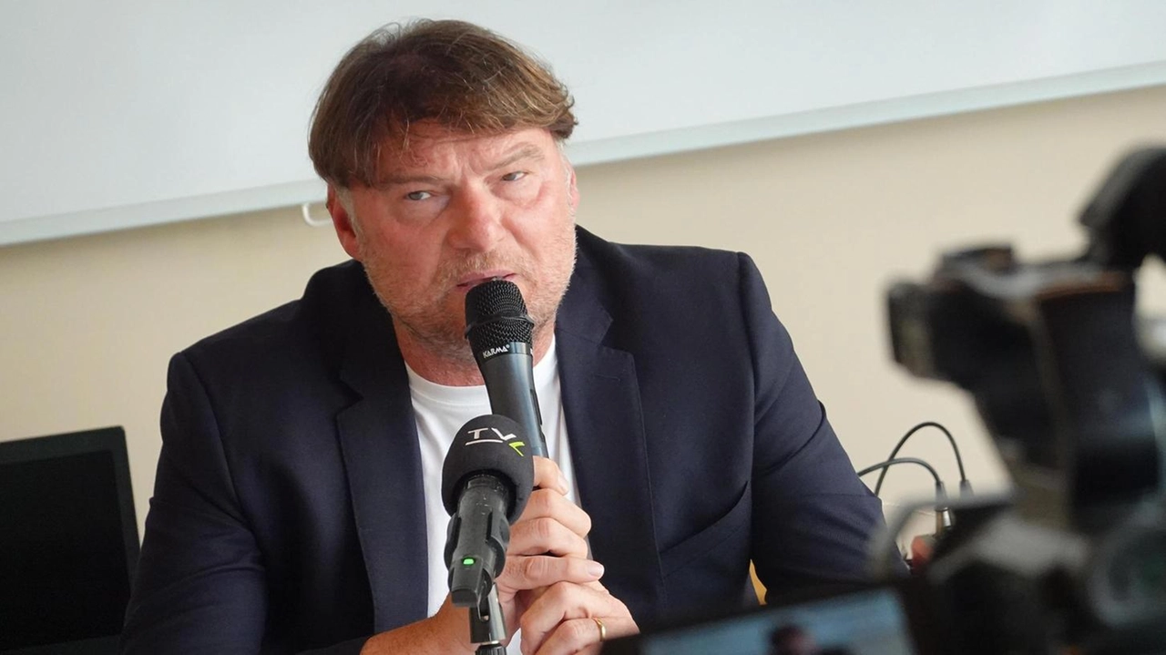 L’intervista al faro della parte sportiva orange: "Iorio mi ha convinto subito". Sulla stagione: "Per la vittoria finale occhio a Ravenna, Piacenza e Forlì". L’intervista al faro della parte sportiva orange: "Iorio mi ha convinto subito". Sulla stagione: "Per la vittoria finale occhio a Ravenna, Piacenza e Forlì".