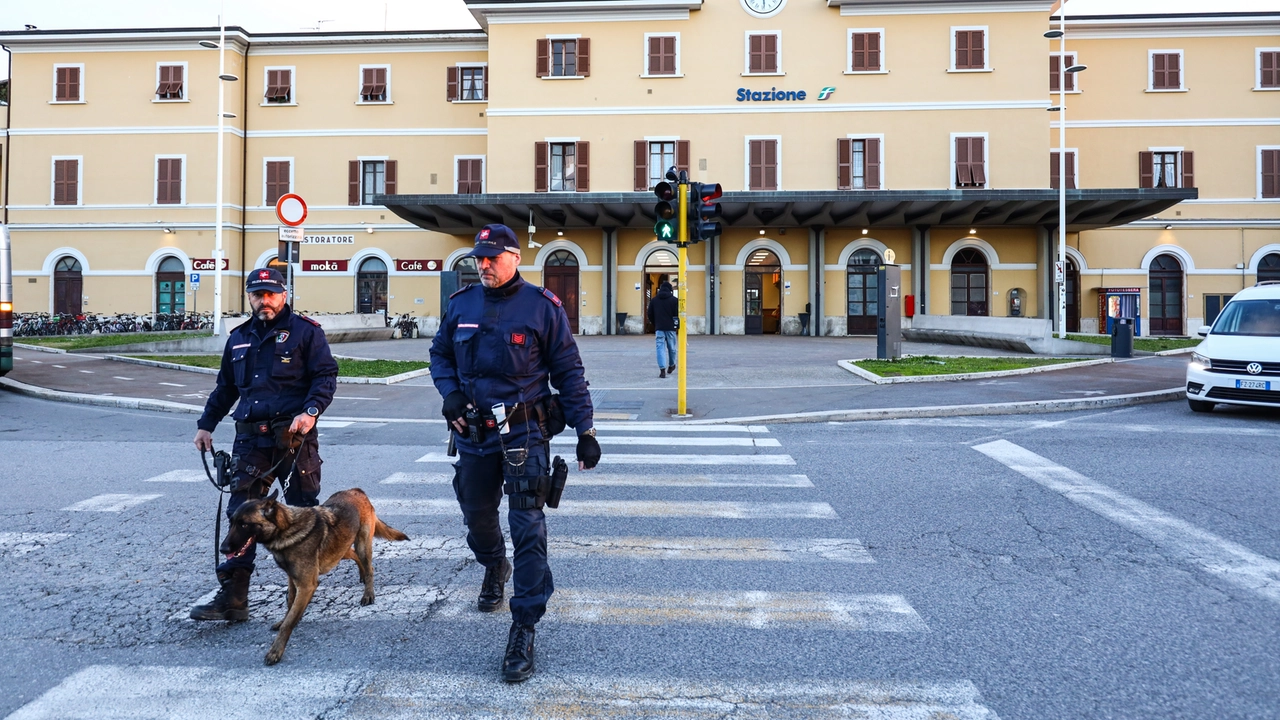 Controlli in piazza Stazione, una delle aree più critiche di Empoli per la sicurezza Controlli in piazza Stazione, una delle aree più critiche di Empoli per la sicurezza